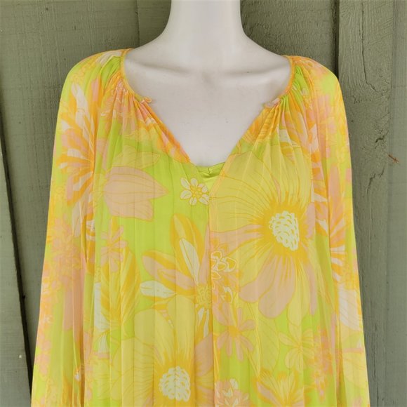 NWT MODCLOTH Floral Accordion Pleated Silky Chiffon Dress Medium M - Picture 2 of 5